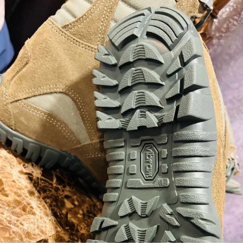 Boots - Picture 3 of 7